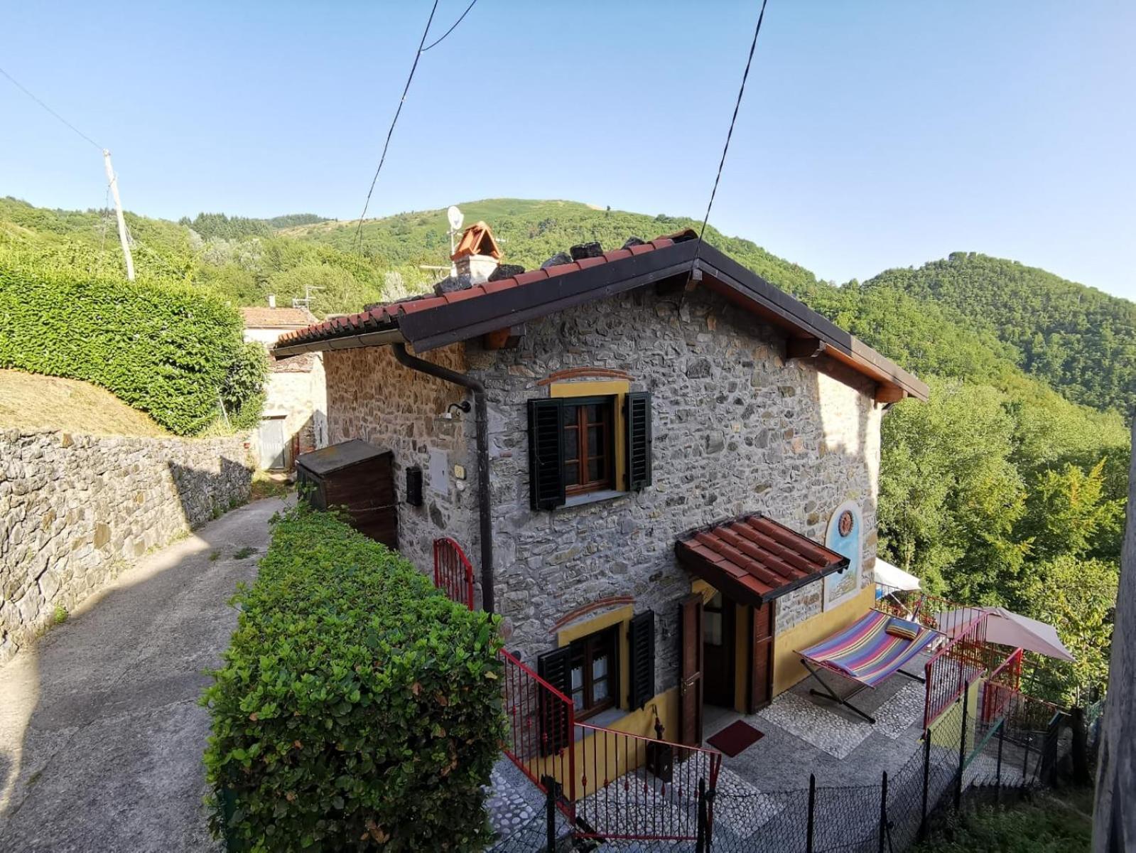 Deliziosa Casetta Sull'Appennino Toscano Montefegatesi Exterior foto